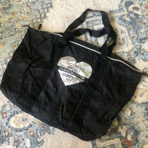 VS Large Tote W/ extra bag small matching bag